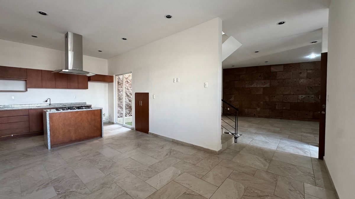 2 de 23: Comedor con cocina abierta