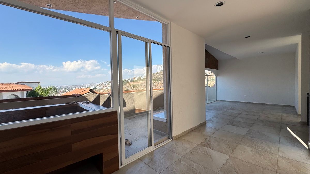 16 de 23: Area de juego con salida a jacuzzi