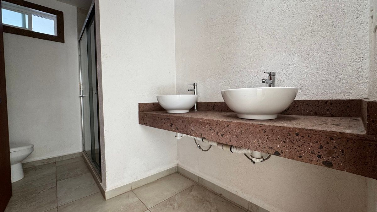 13 de 23: Baño recámara principal