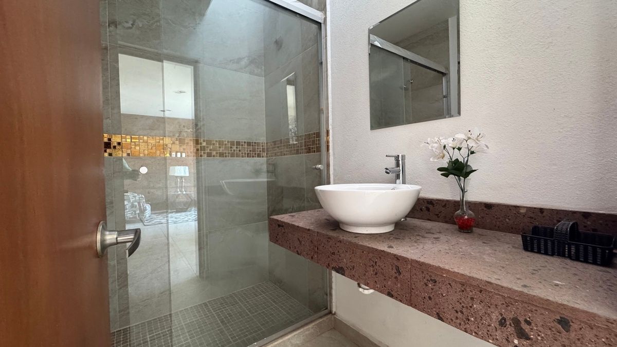 21 de 23: Baño para recámaras secundarias