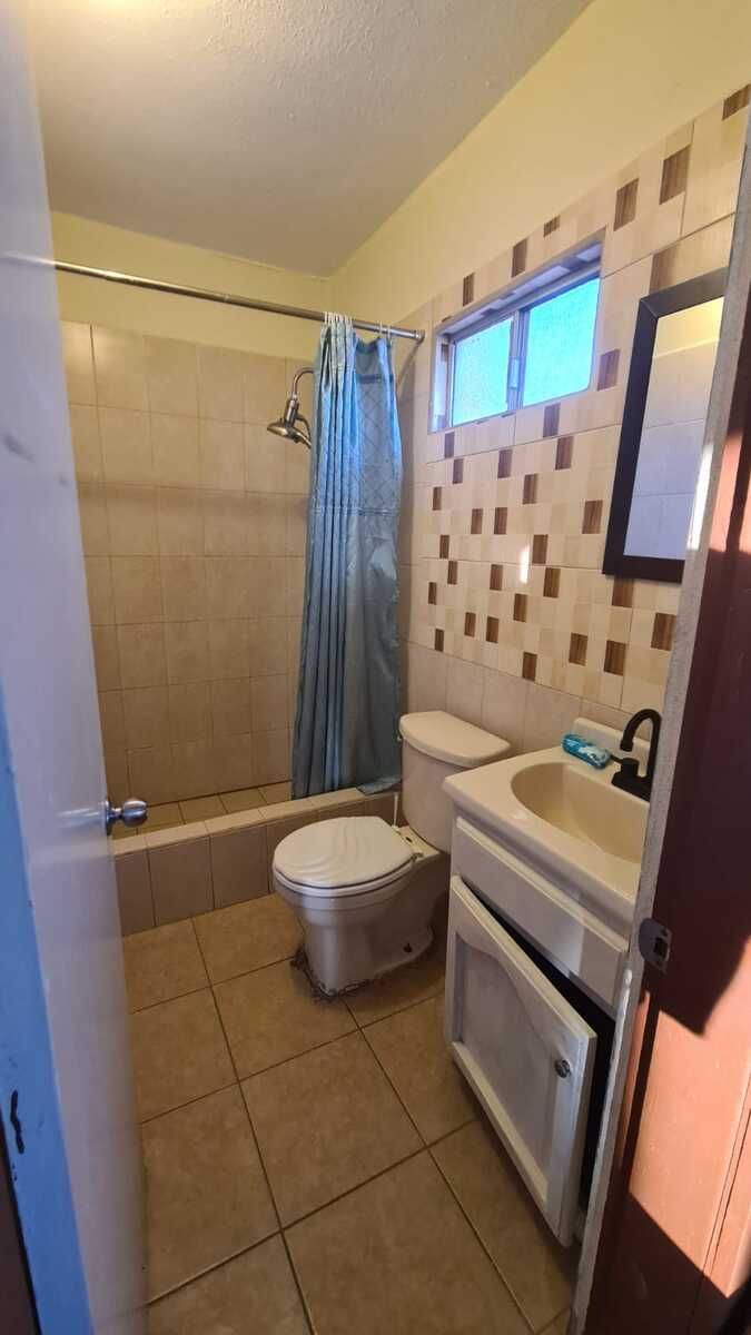 22 de 34: Baño de recámara principal en segundo piso