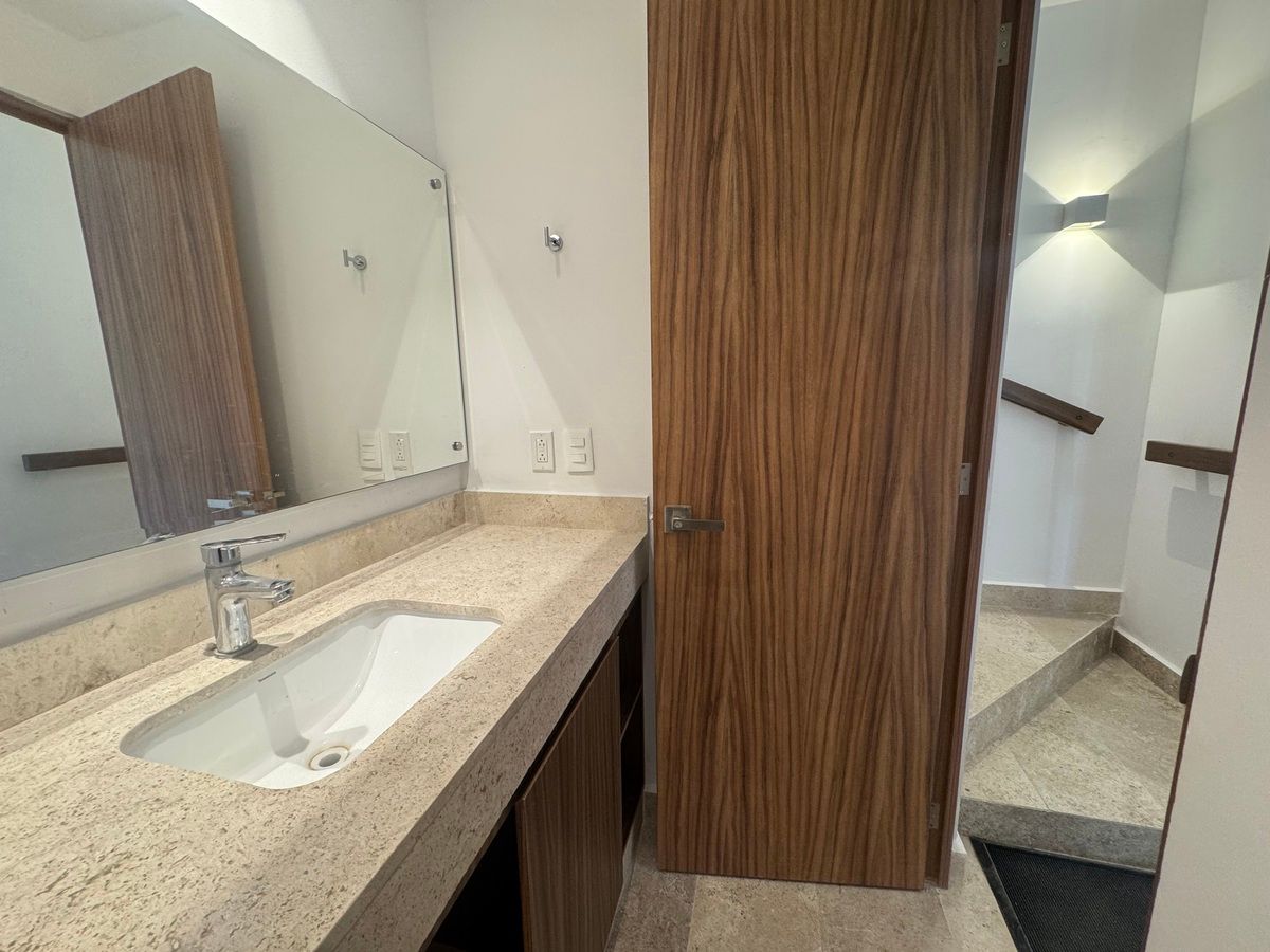 23 de 36: Baño planta baja