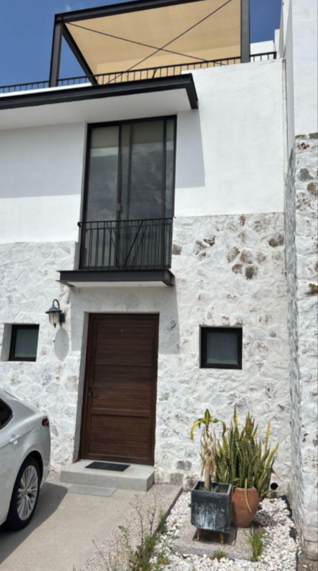 Beautiful House for Sale in Torre de Piedra, Juriquilla – With Roof Garden! - Ll - foto 1