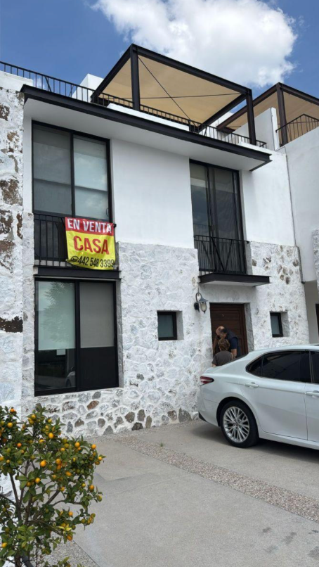 Beautiful House for Sale in Torre de Piedra, Juriquilla – With Roof Garden! - Ll - foto 2