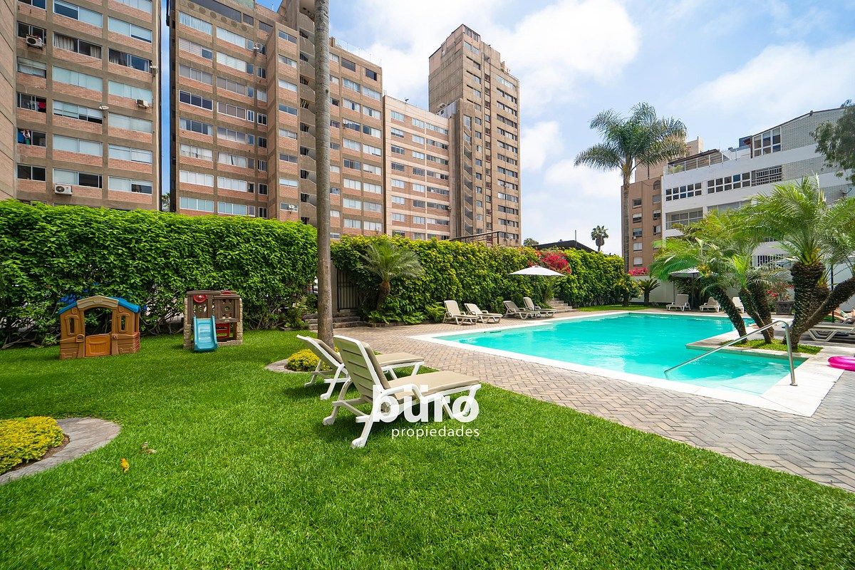 4 de 18: Espectacular Área Común con Piscina