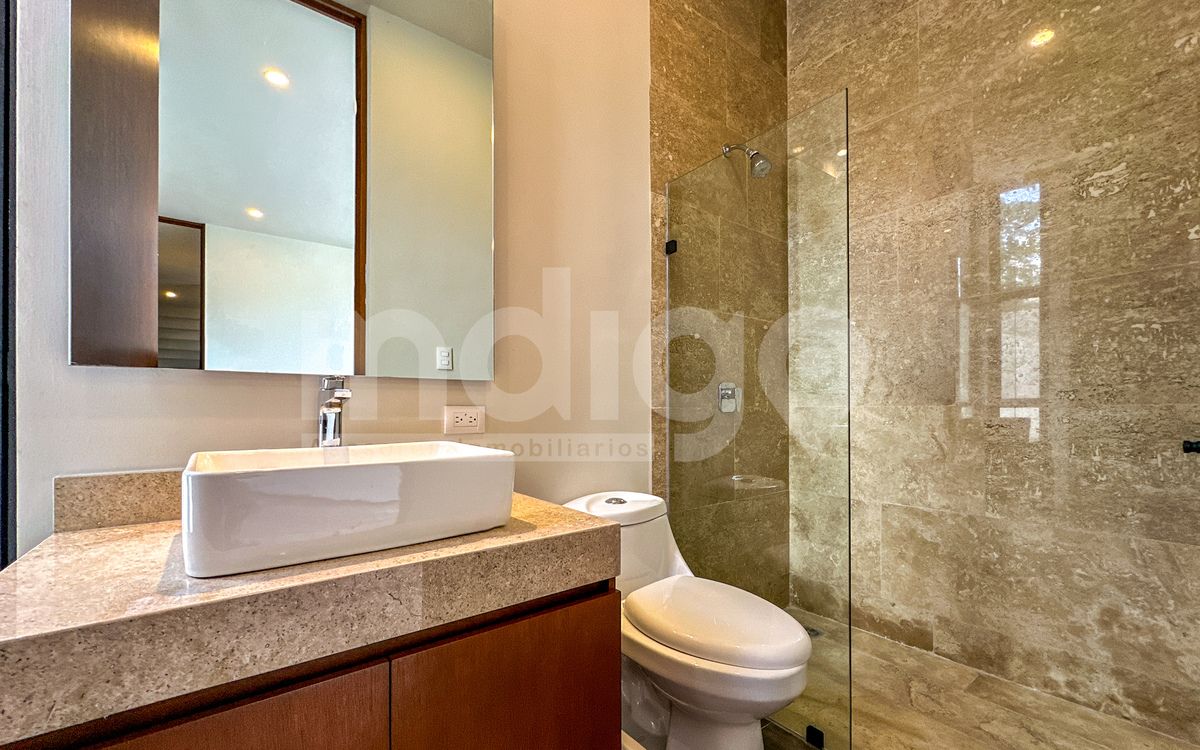 17 de 50: Baño Recámara Secundaria en Planta Baja