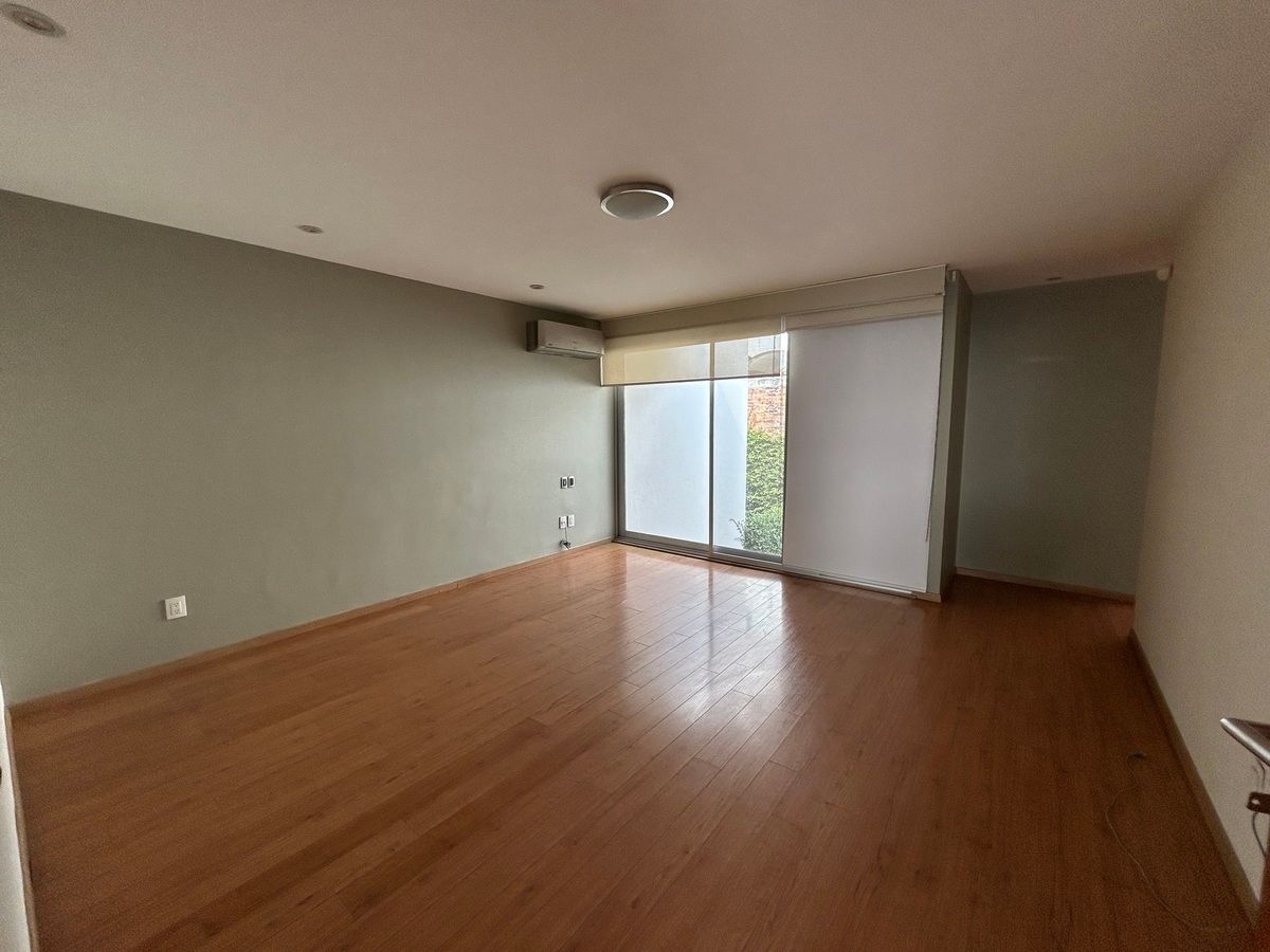 21 of 26: Habitación principal/3er nivel