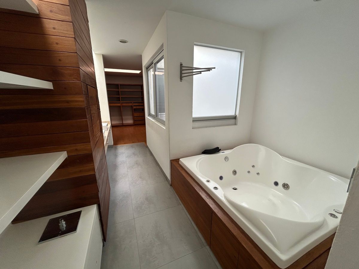 23 of 26: Baño principal C jacuzzi