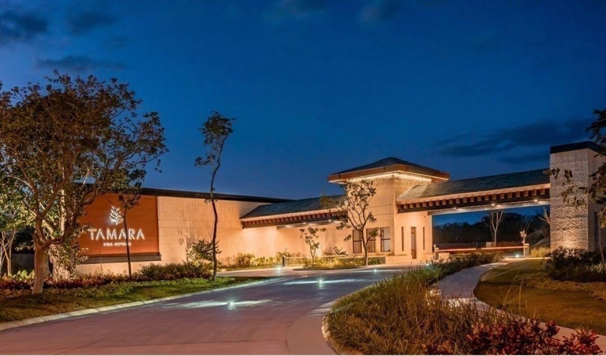 8 de 26: Pórtico de Acceso