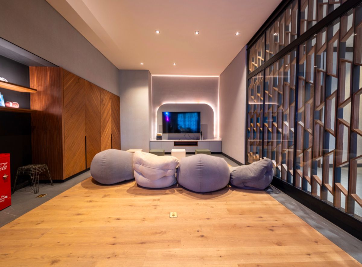 15 of 31: Salón de juegos