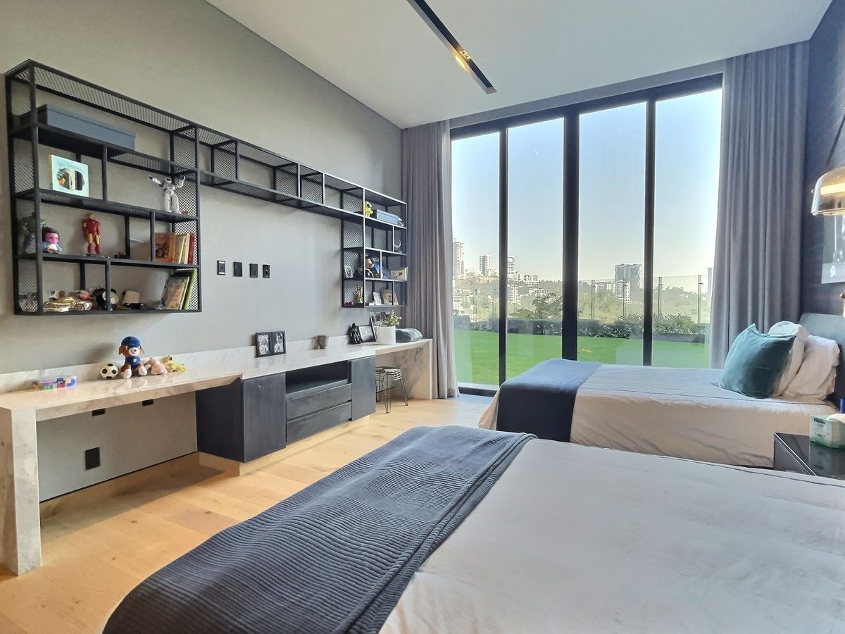 27 of 31: Recámara secundaria con vista al jardín