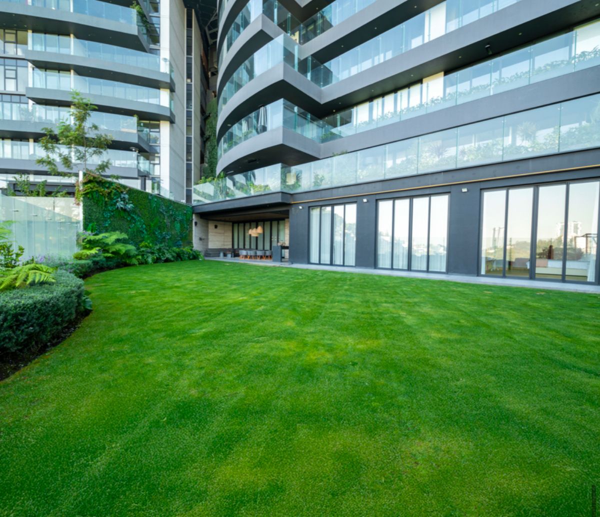 31 of 31: Jardin privado del departamento.