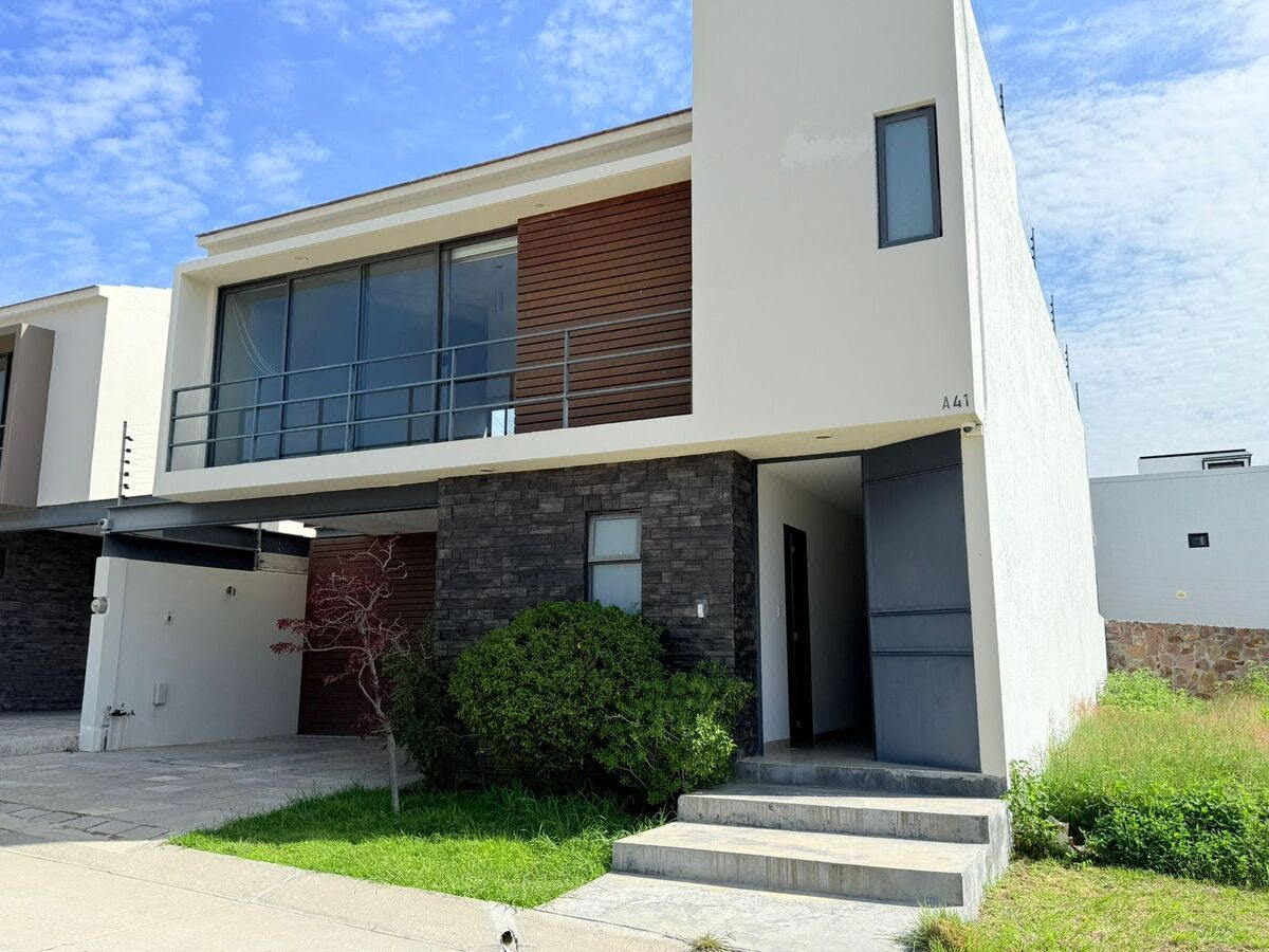 HURBAN VENDE casa en Lomas del Molino