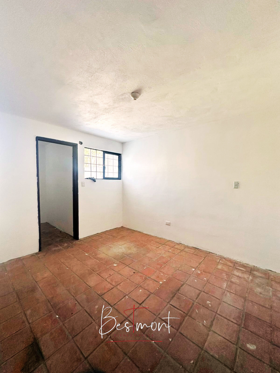 2 de 5: Interior bodega