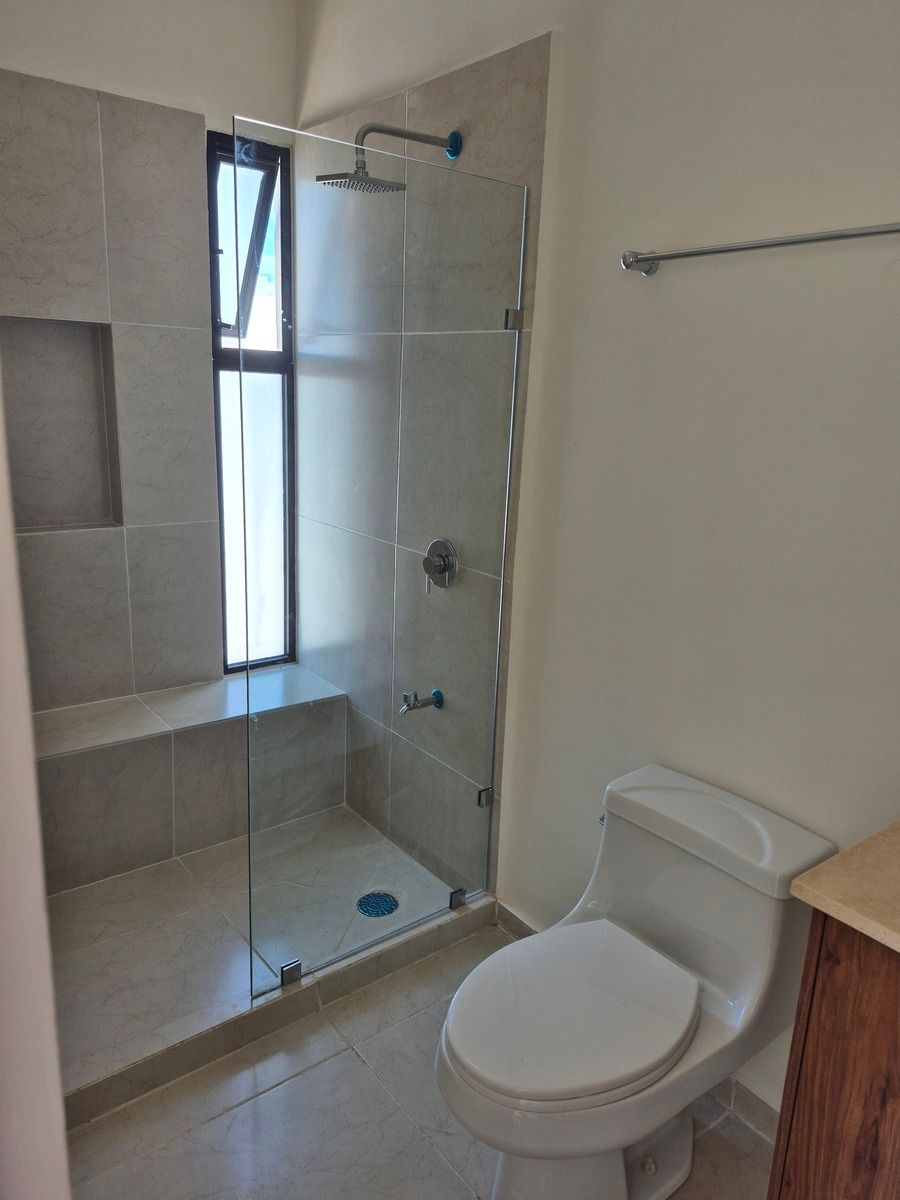 14 de 21: Baño incluye canceleria