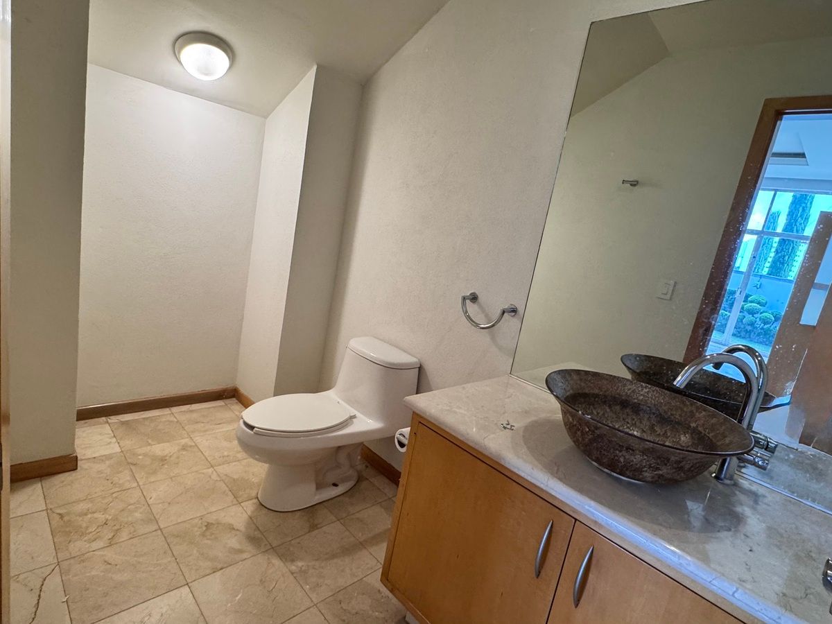 9 de 31: Baño visitas