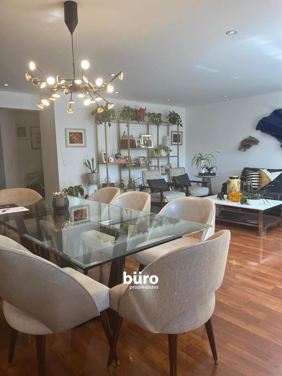 3 de 18: Amplia Sala y Comedor