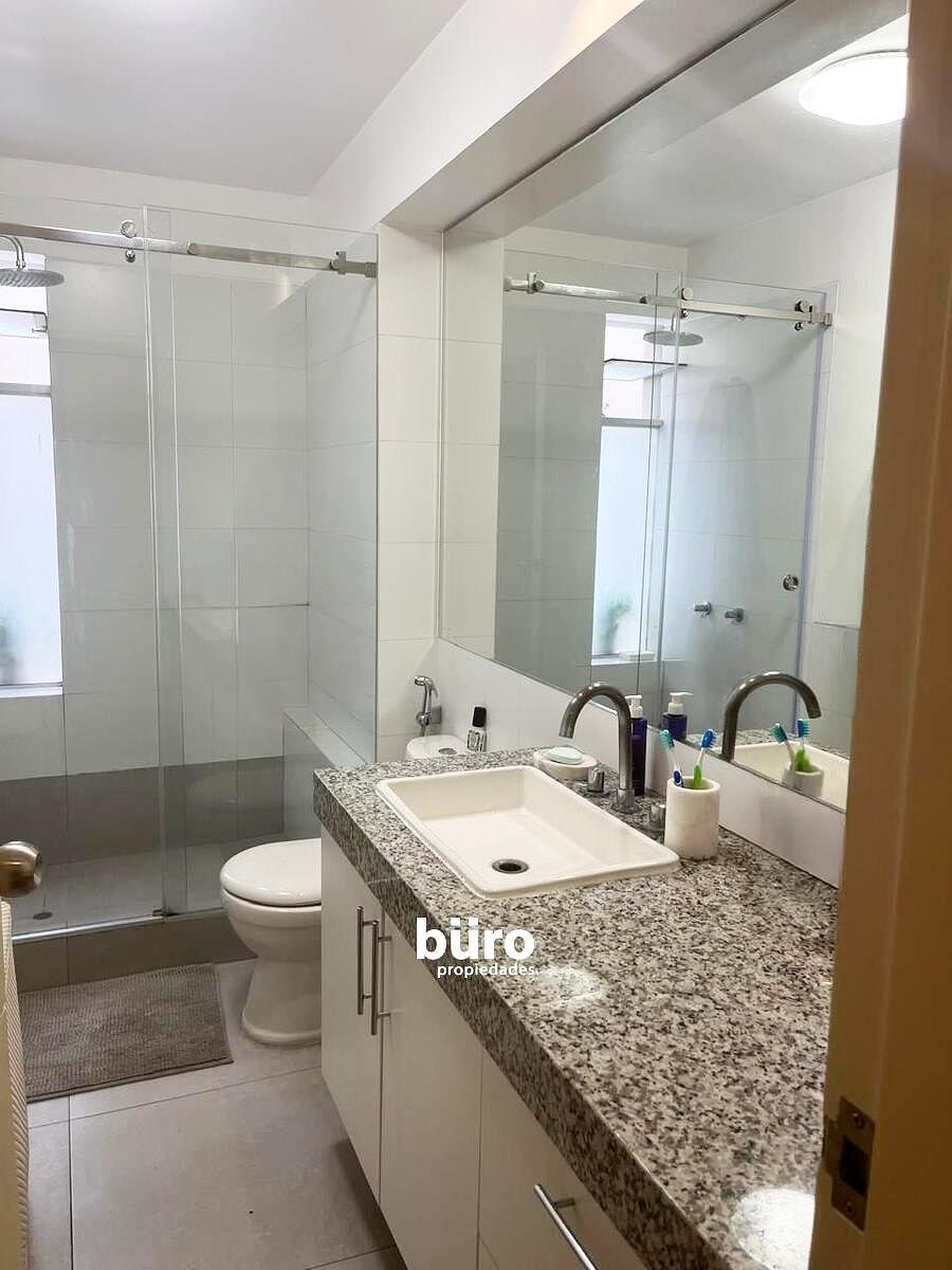 14 de 18: Baño Principal Incorporado