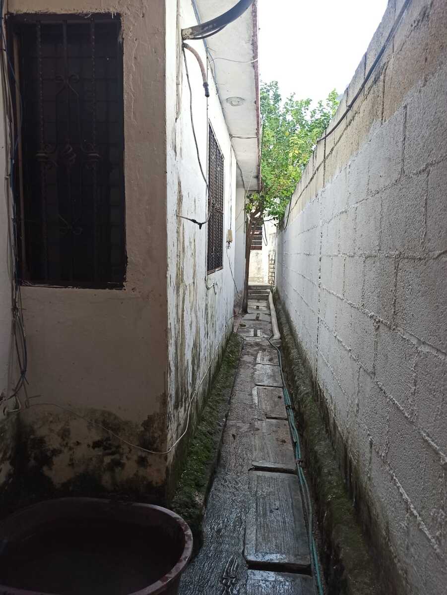 26 de 39: pasillo exterior con acceso al patio