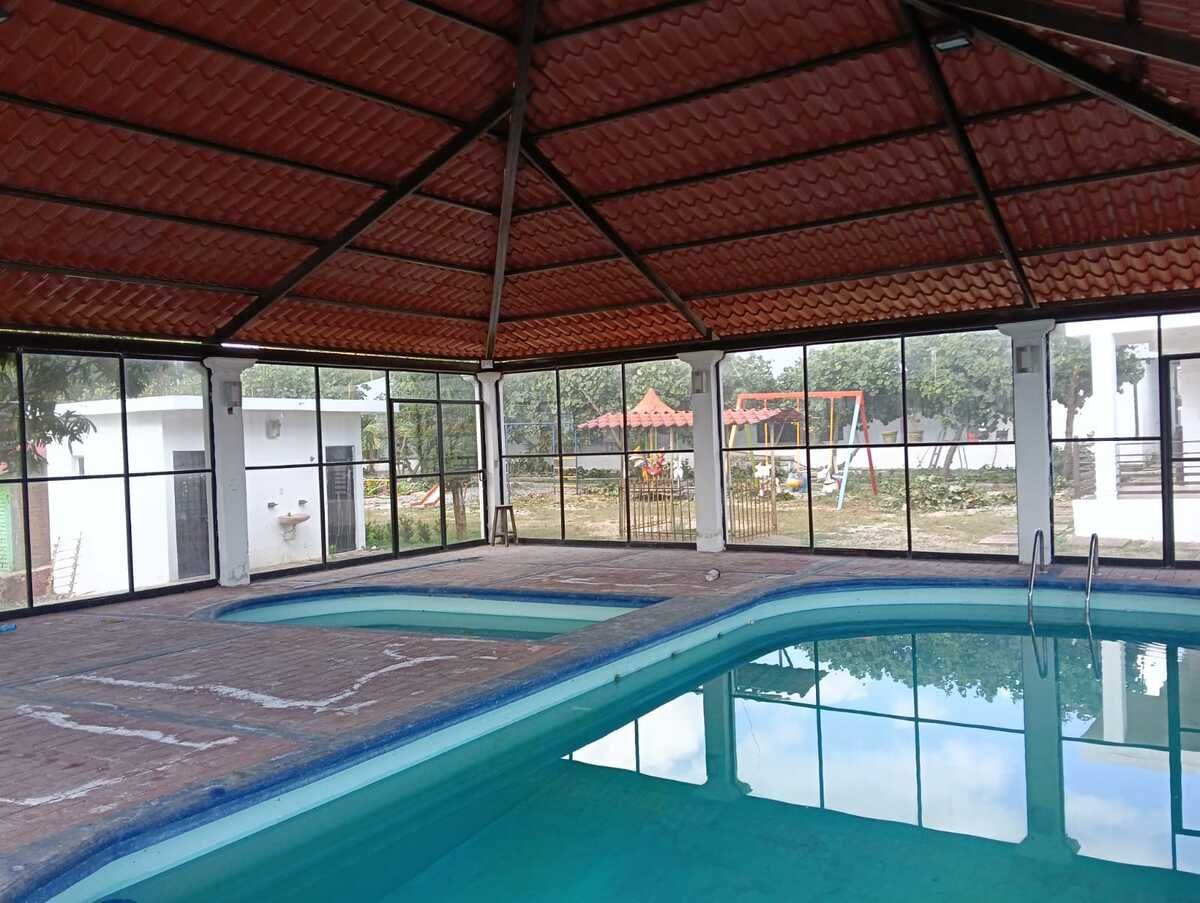 5 de 20: ALBERCA TECHADA