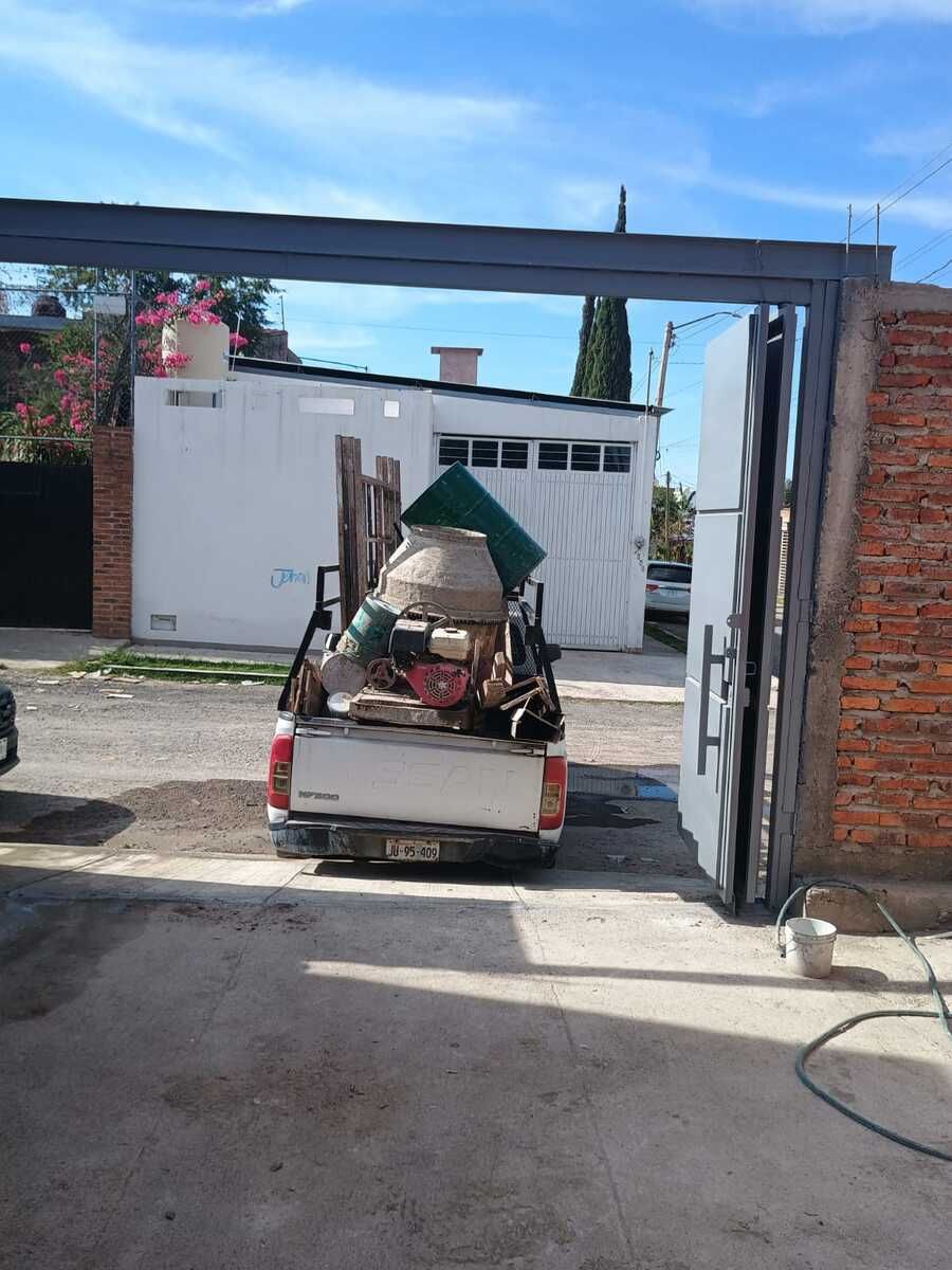 4 de 5: PORTON VISTO DE ADENTRO HACIA AFUERA