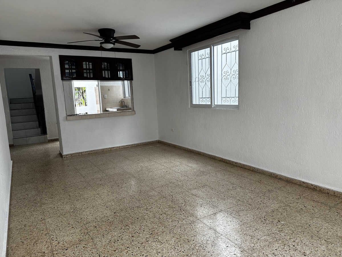 6 de 14: Sala comedor