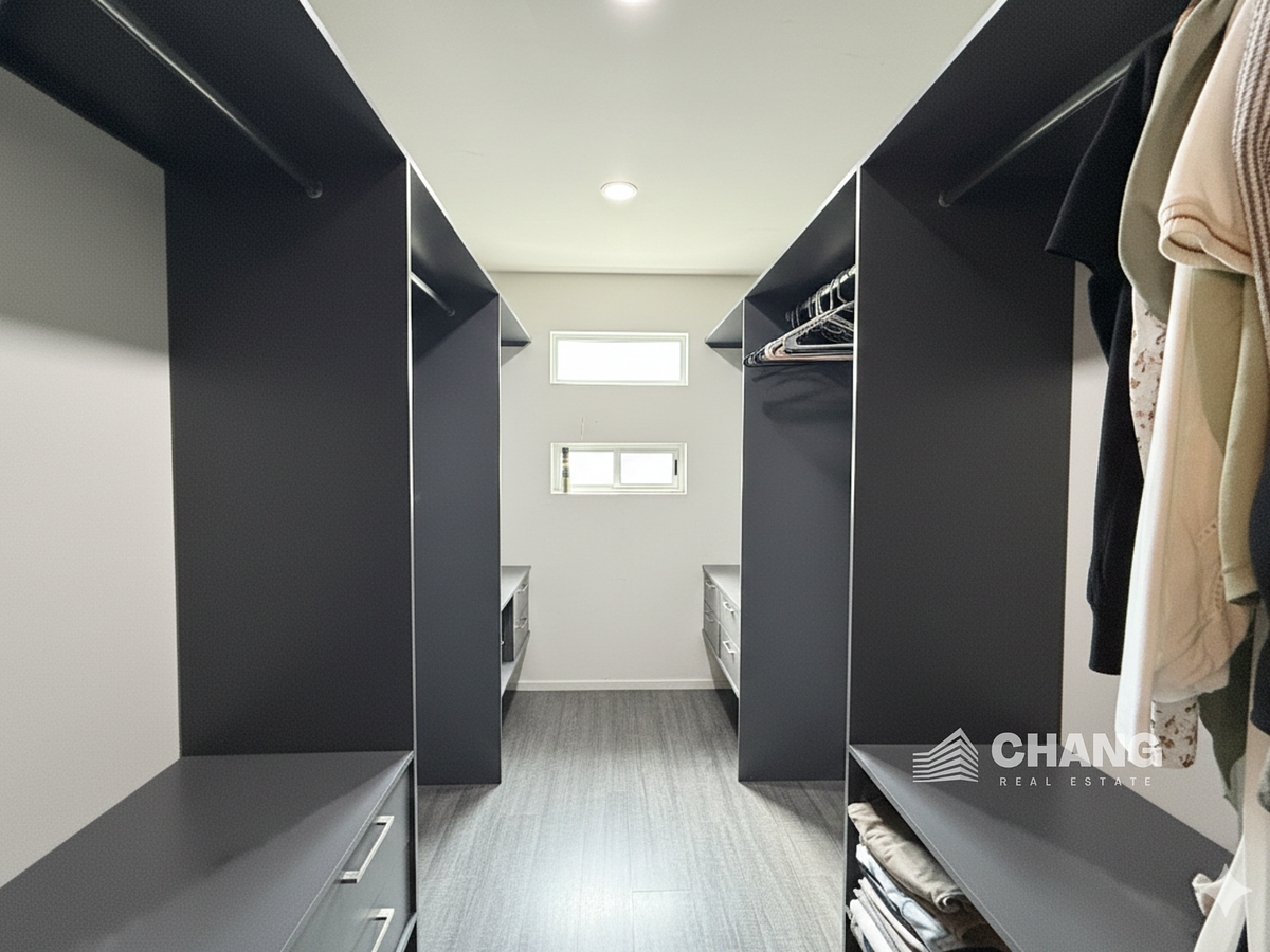 18 de 34: Walk-in clóset, habitación principal