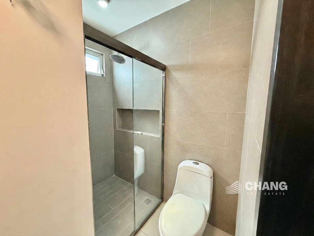 11 de 34: Baño completo en planta baja