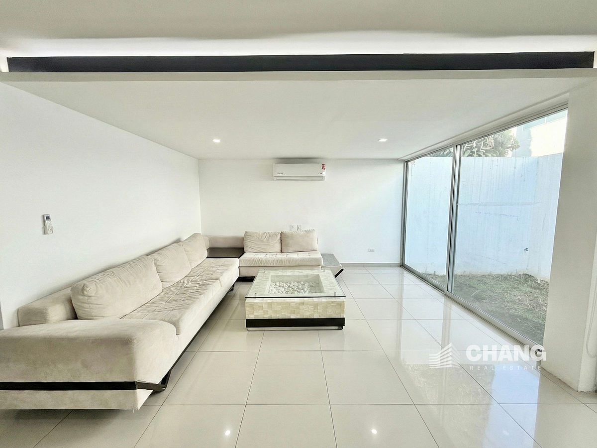 9 de 34: Sala con aire acondicionado