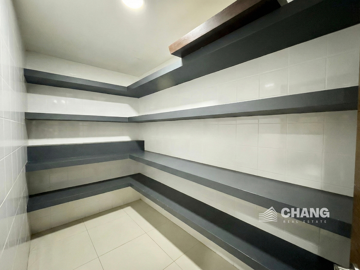 7 de 34: Alacena cerrada