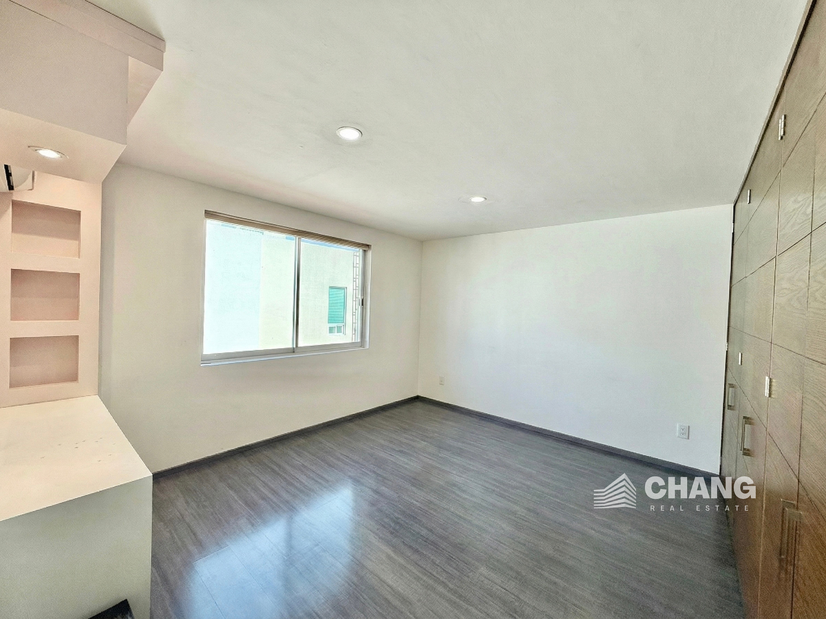 21 de 34: Habitación 3, con aire acondicionado