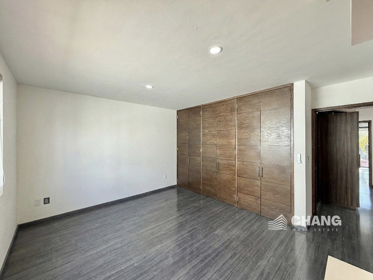 20 de 34: Habitación 3, con aire acondicionado