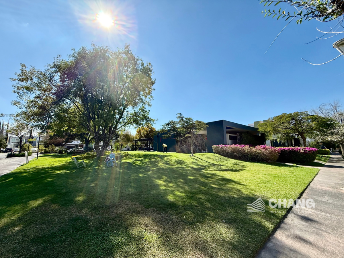 32 de 34: Áreas verdes