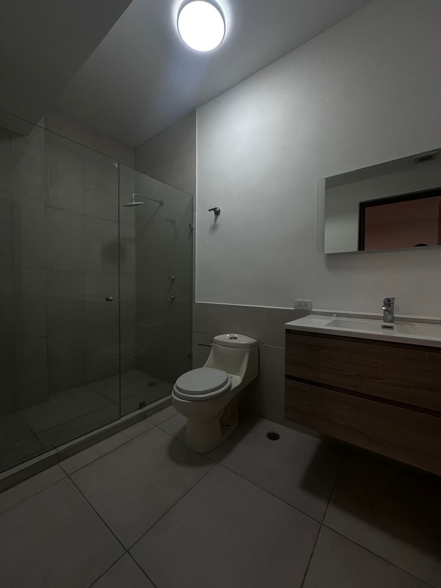 7 de 15: Baño de recámara principal