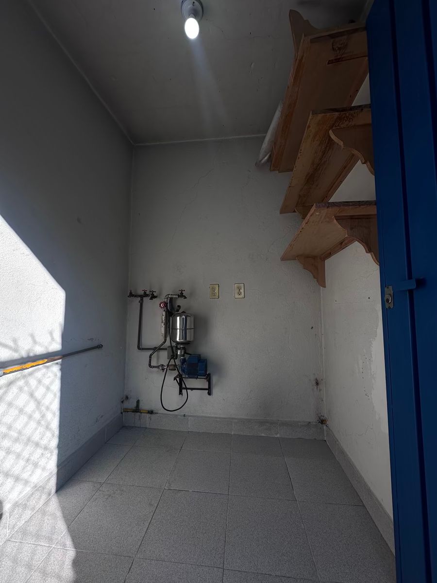 13 de 15: Cuarto de lavado independiente