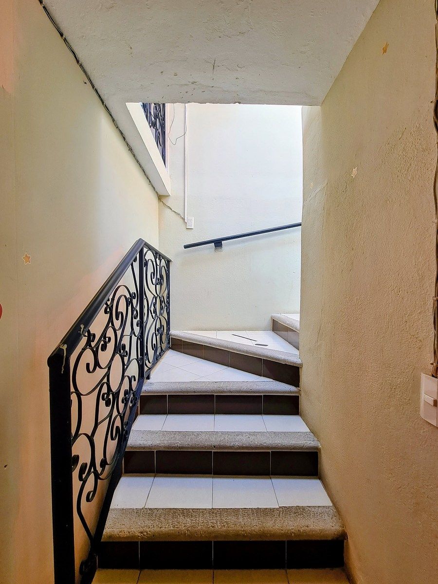 16 de 42: Escalera Planta Baja