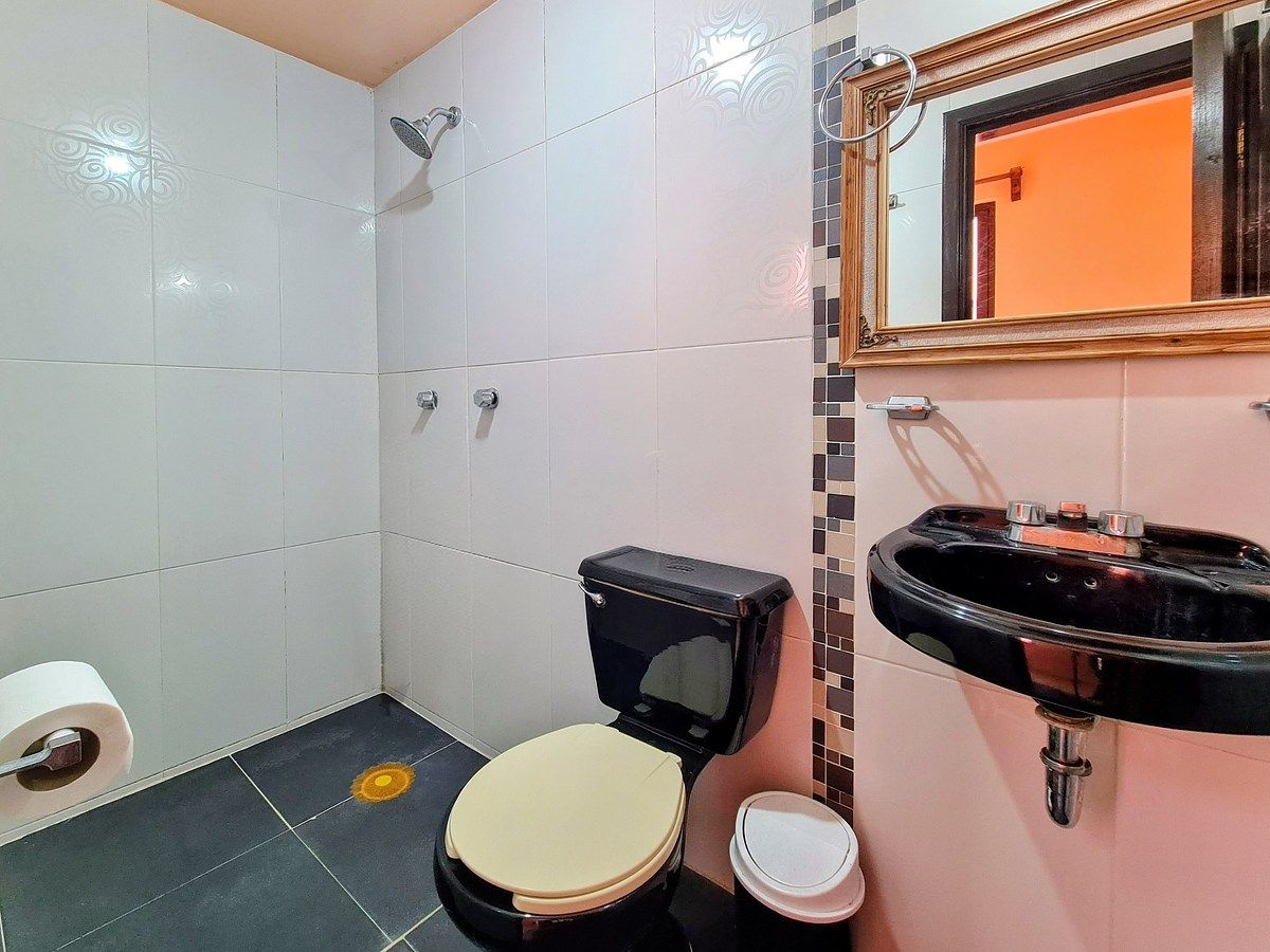 34 de 42: Baño Planta Alta