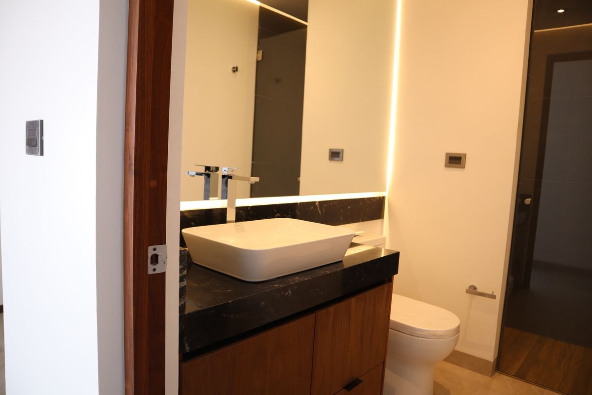 18 de 50: Baño en PB