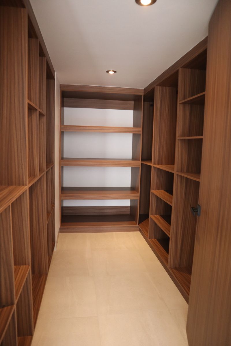 47 de 50: Cuarto de Blancos