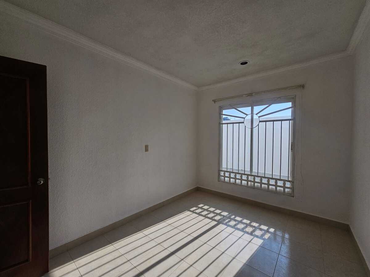 10 of 23: Estudio o recámara PB