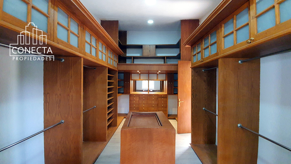 15 de 23: Vestidor recámara principal