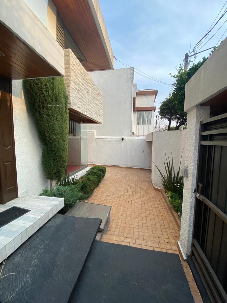 3 de 30: PATIO FRONTAL