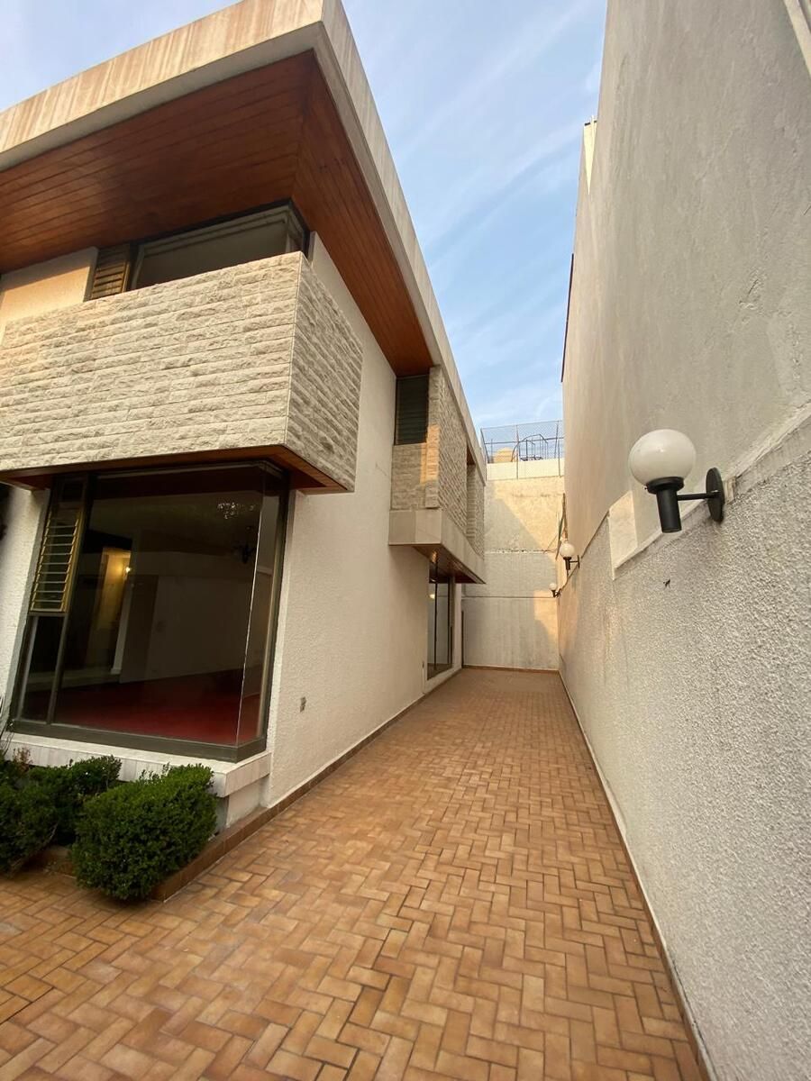 2 de 30: PATIO LATERAL