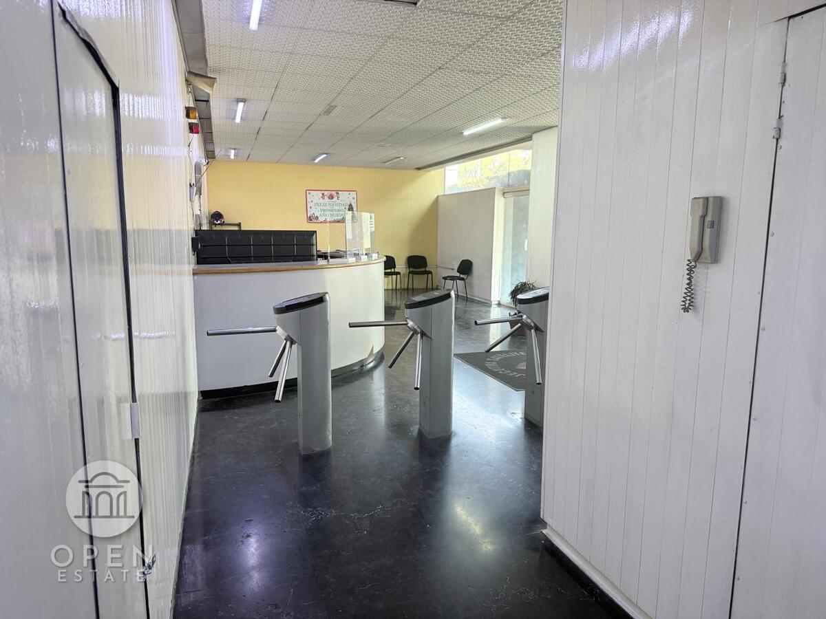 3 de 26: Torniquetes de seguridad para accesar