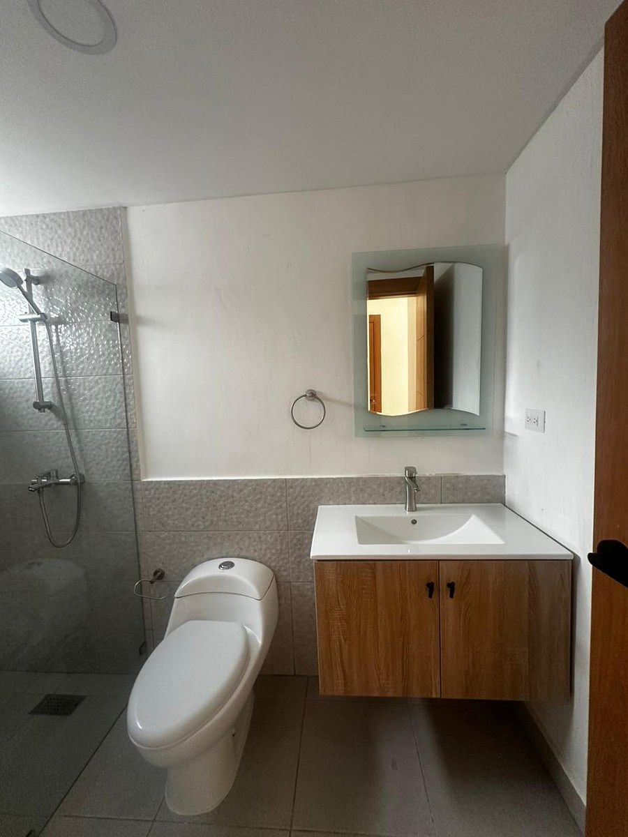 13 de 37: Baño habitación Principal