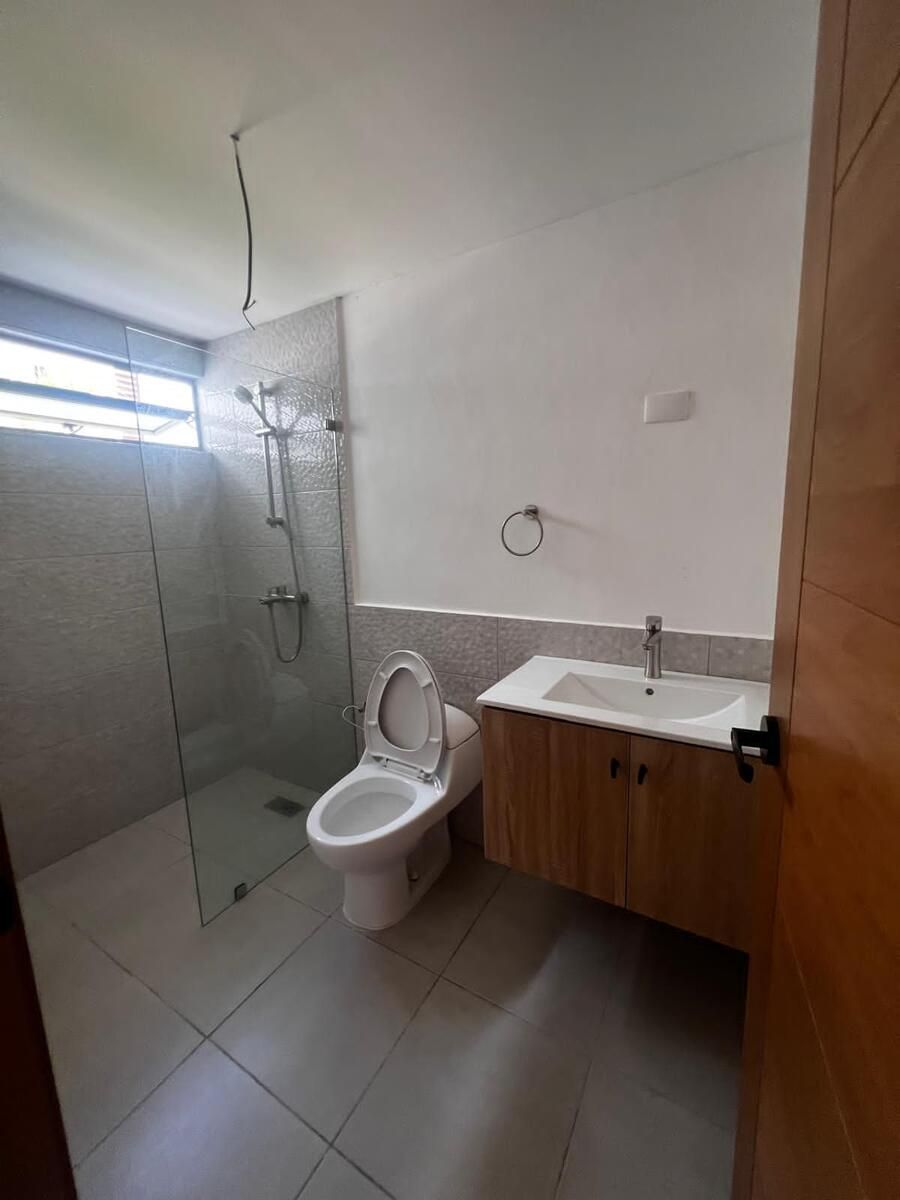 14 de 37: Baño habitación Principal