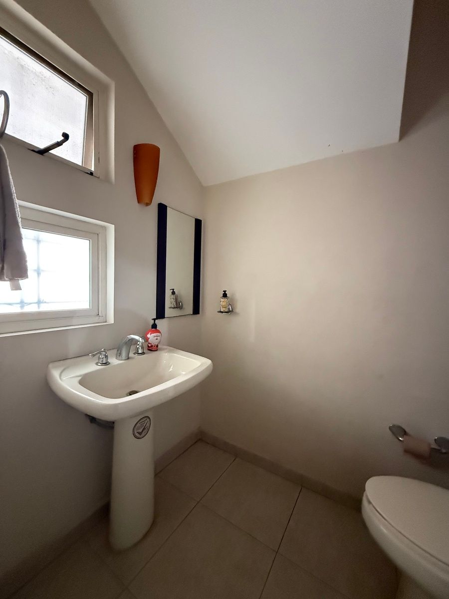 26 de 26: MEDIO BAÑO