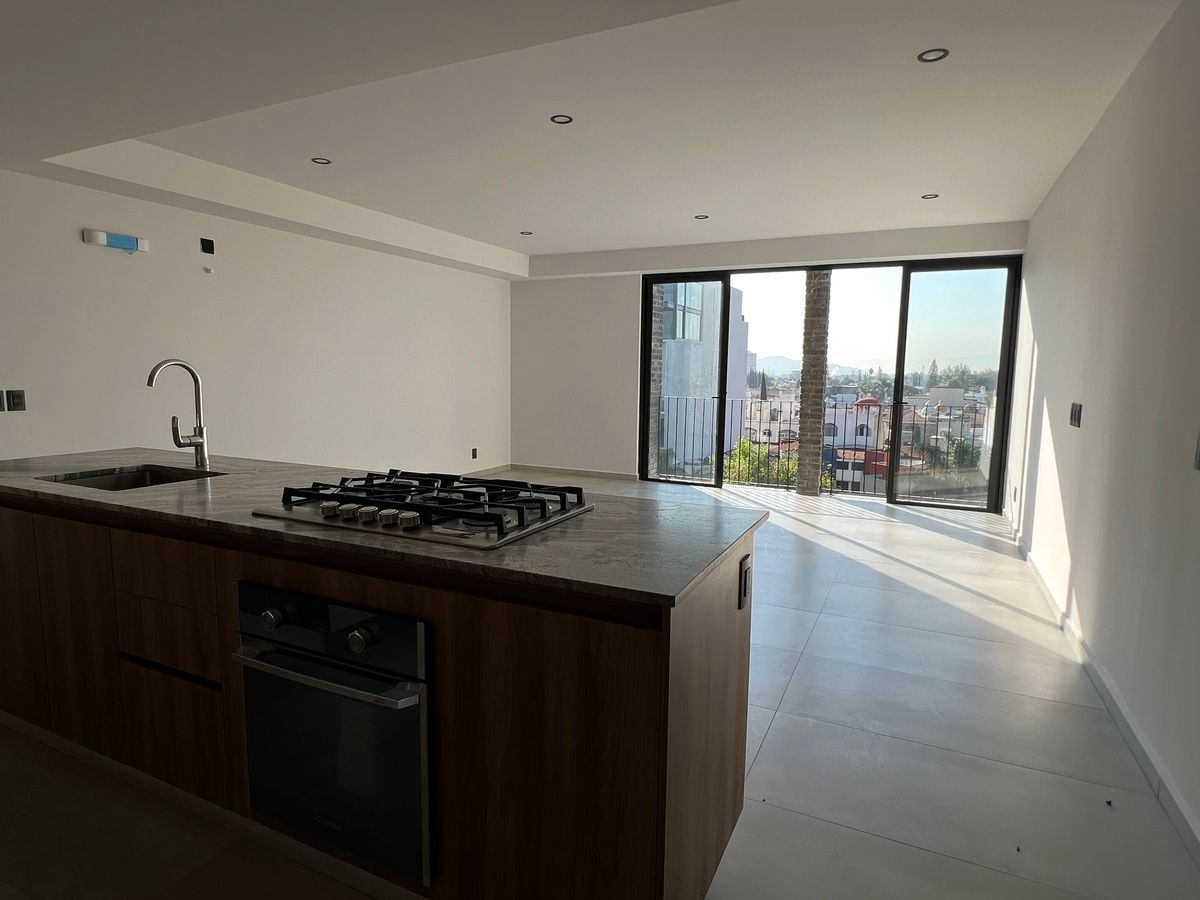 5 de 23: Cocina, sala, comedor