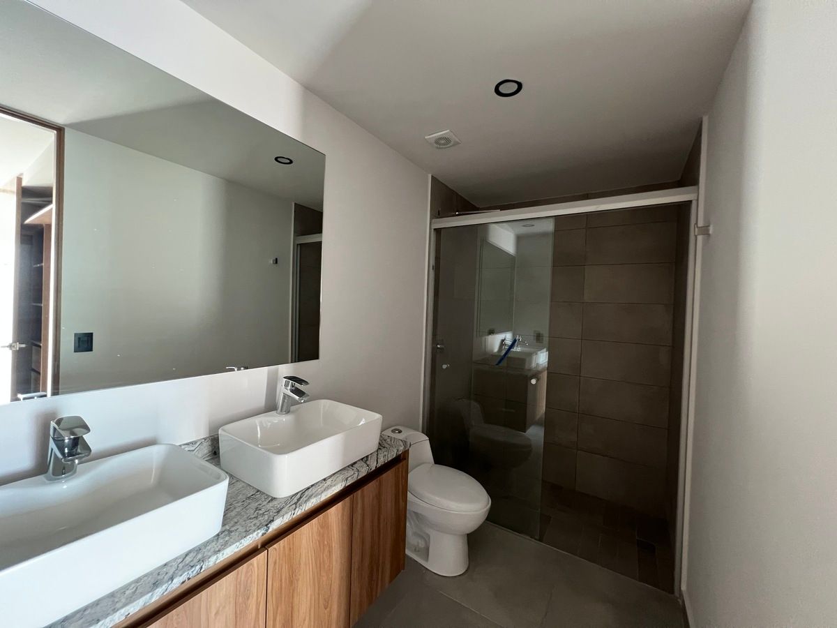 9 de 23: Baño recámara principal