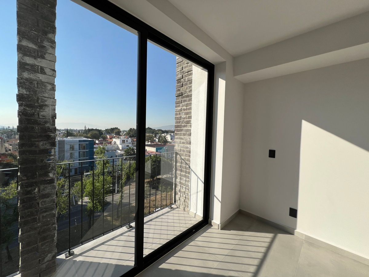 6 de 23: Balcón de área social